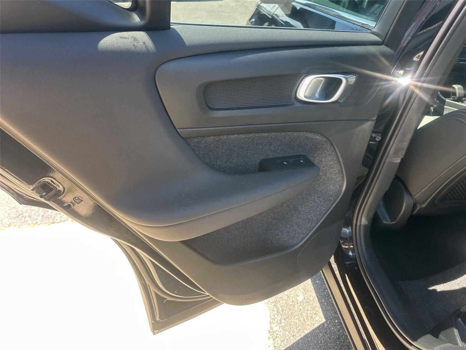 Volvo XC40 B5 Core AWD 2025