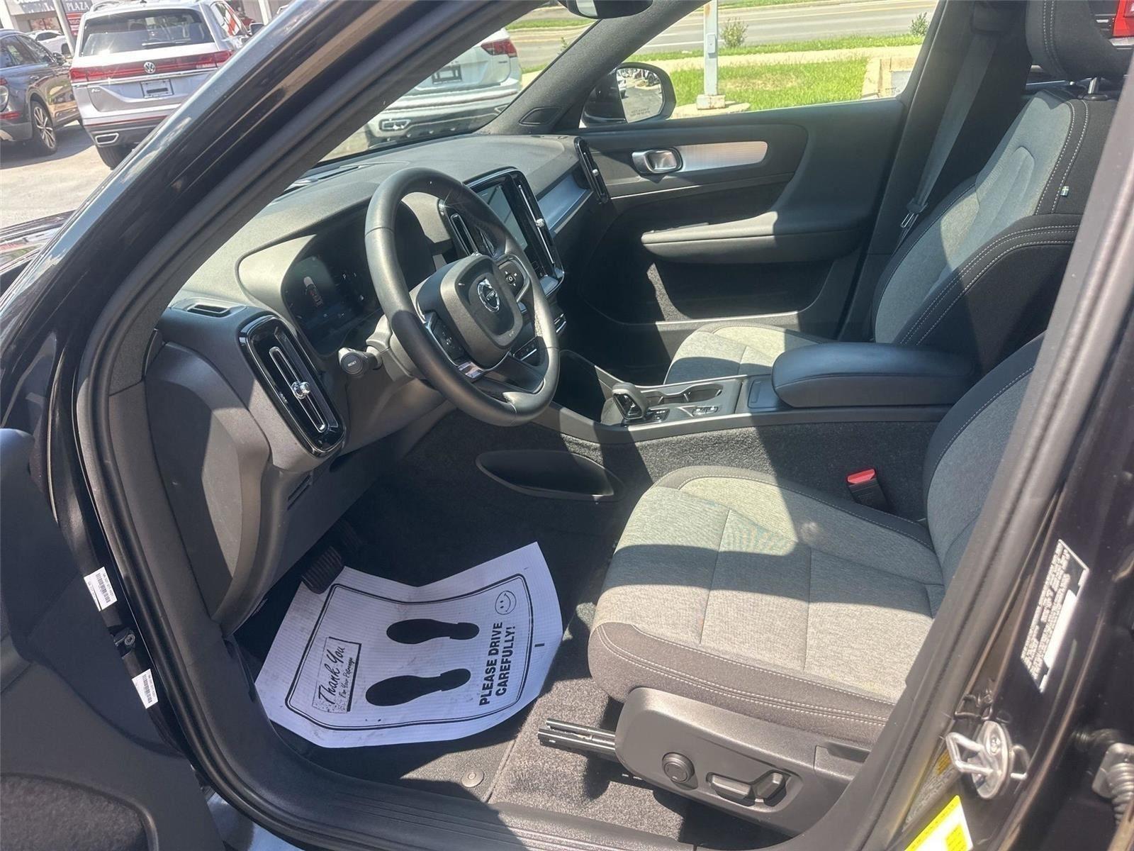 Volvo XC40 B5 Core AWD 2025