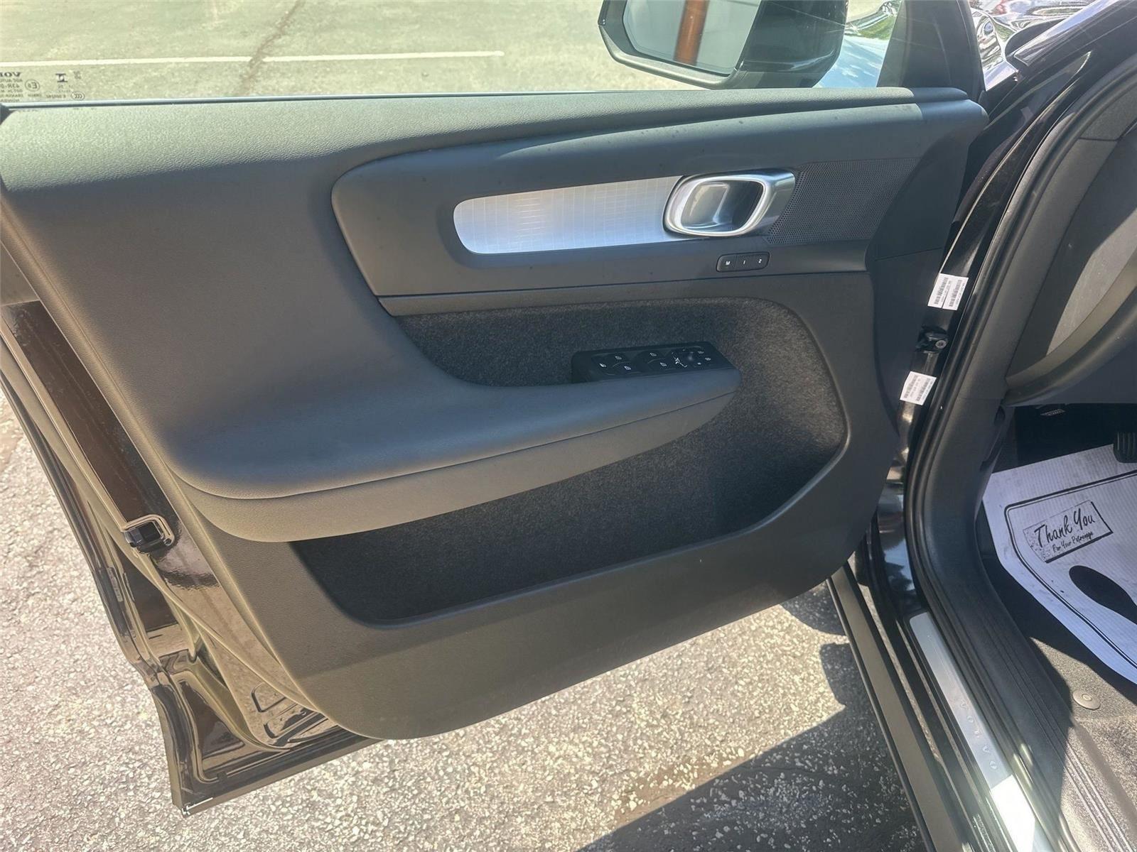 Volvo XC40 B5 Core AWD 2025