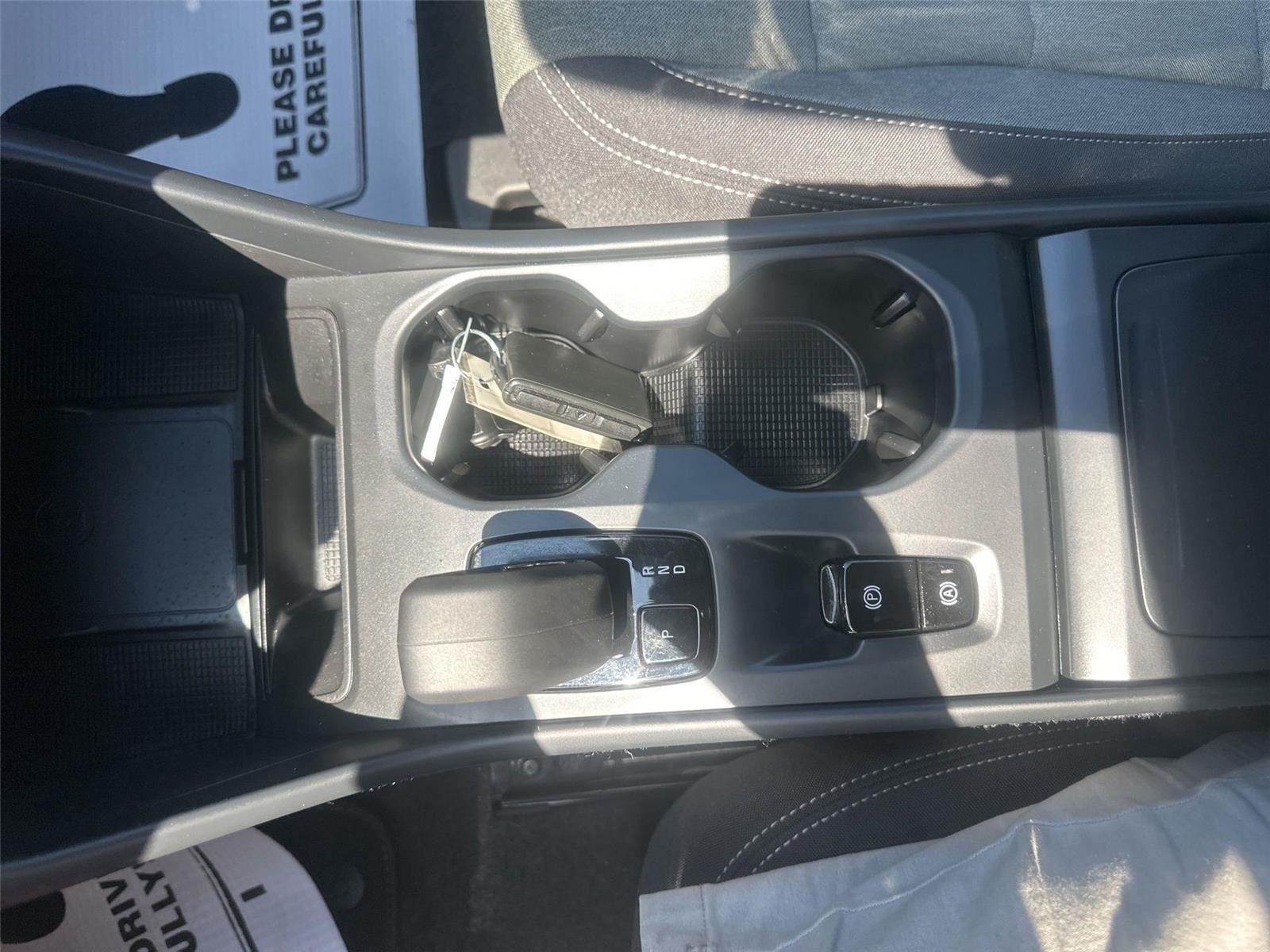 Volvo XC40 B5 Core AWD 2025