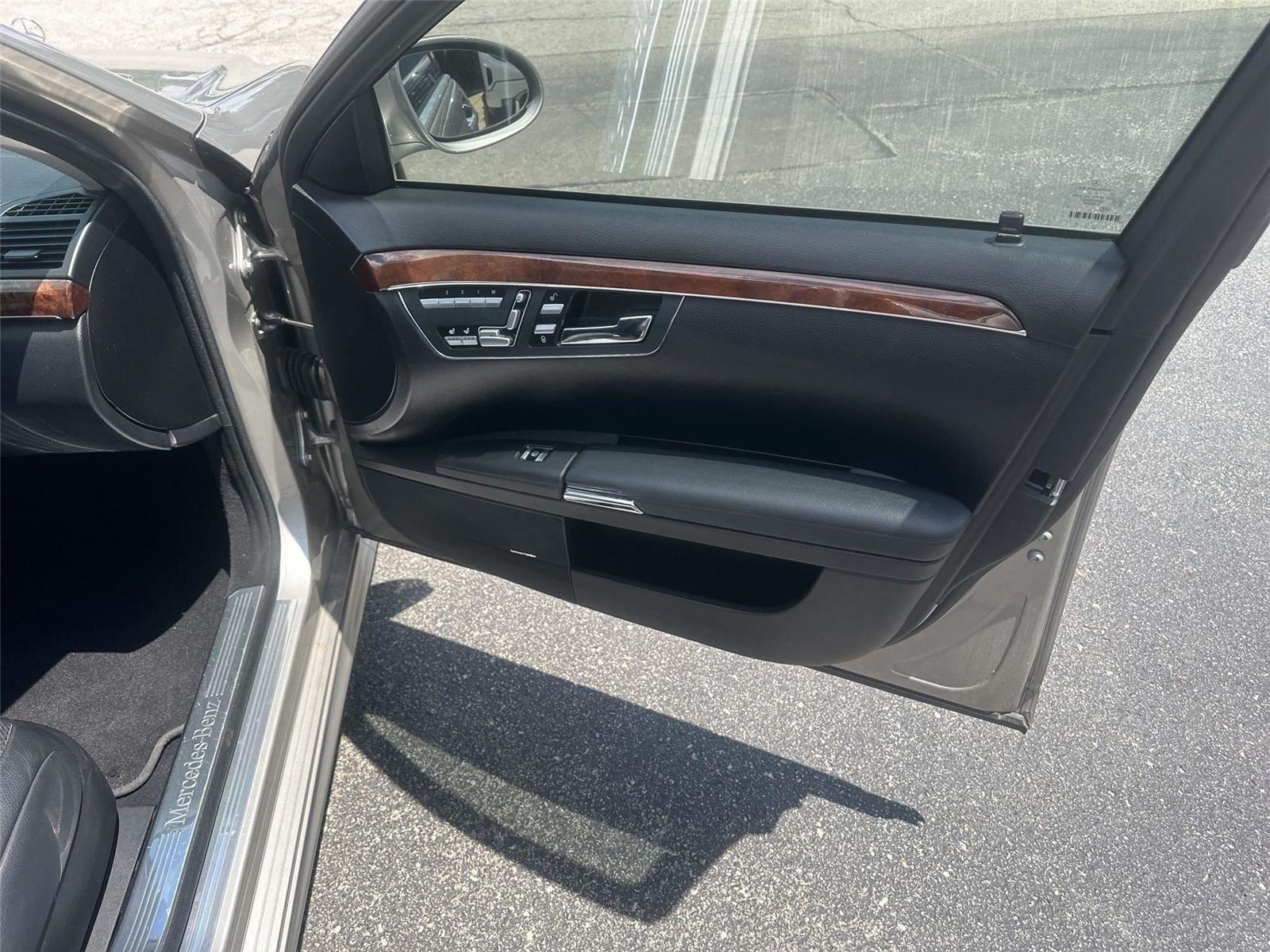 Mercedes-Benz S-Class S550 2008