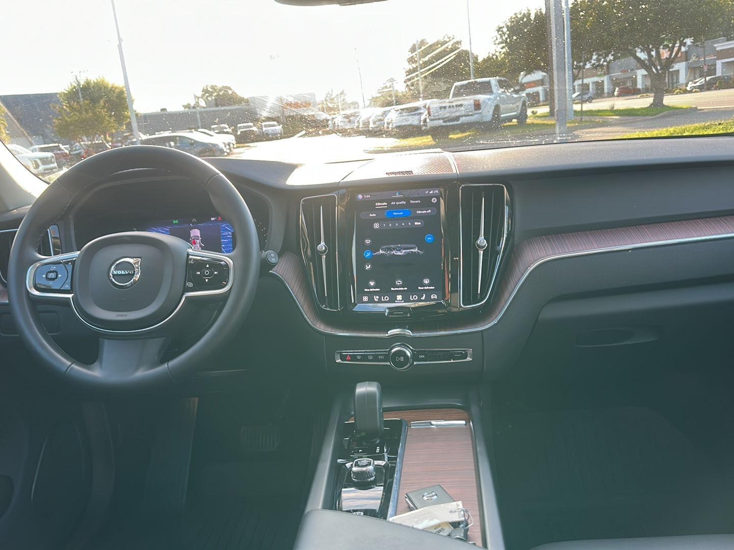 Volvo XC60 B5 Plus Dark AWD 2024