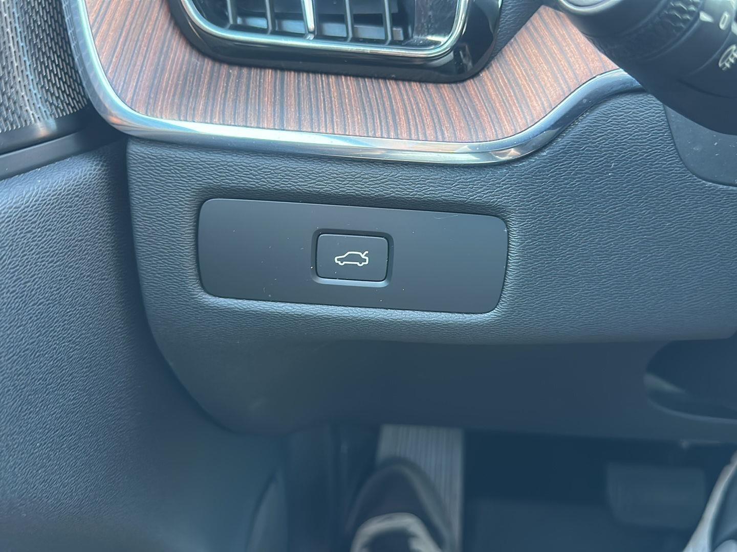 Volvo XC60 B5 Plus Dark AWD 2024