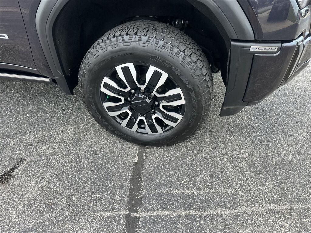 GMC Sierra 3500HD Denali Ultimate Crew Cab 4WD 2025