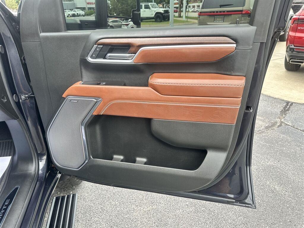 GMC Sierra 3500HD Denali Ultimate Crew Cab 4WD 2025