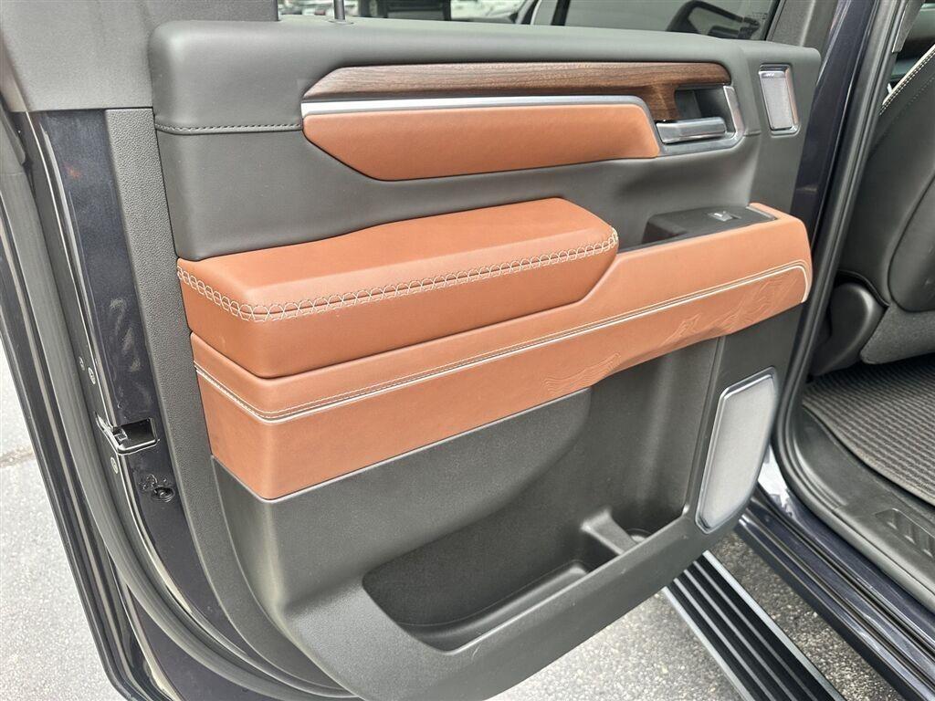 GMC Sierra 3500HD Denali Ultimate Crew Cab 4WD 2025