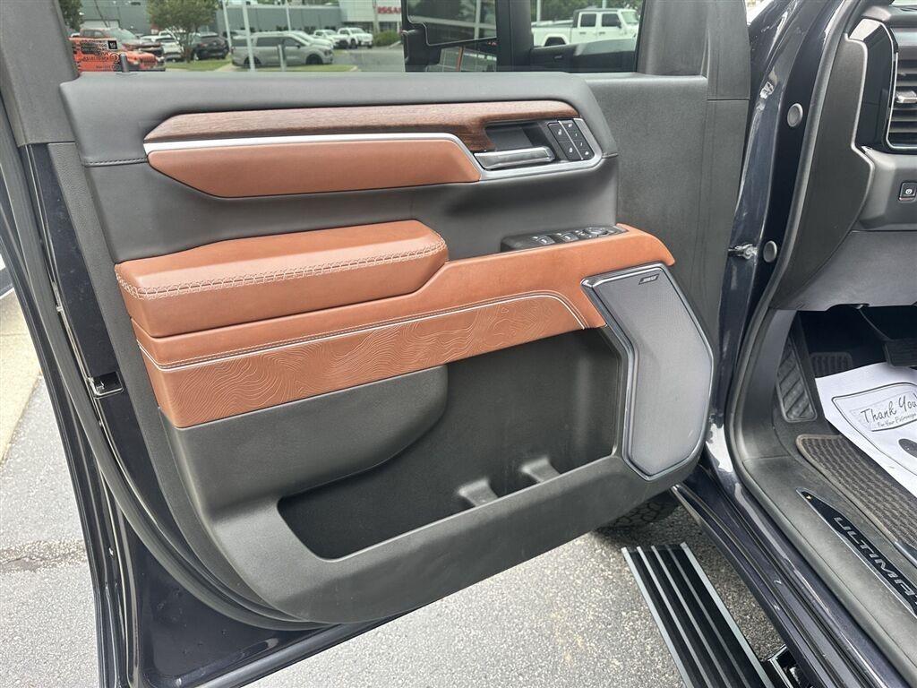 GMC Sierra 3500HD Denali Ultimate Crew Cab 4WD 2025