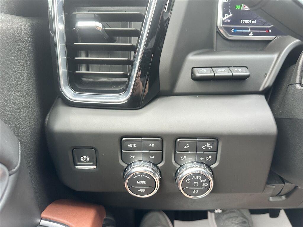 GMC Sierra 3500HD Denali Ultimate Crew Cab 4WD 2025