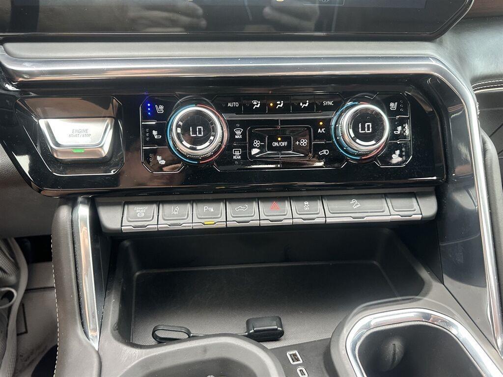 GMC Sierra 3500HD Denali Ultimate Crew Cab 4WD 2025