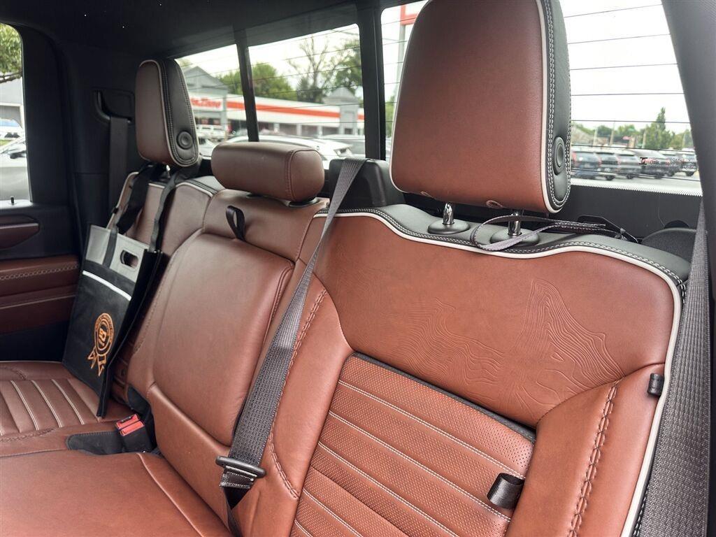 GMC Sierra 3500HD Denali Ultimate Crew Cab 4WD 2025