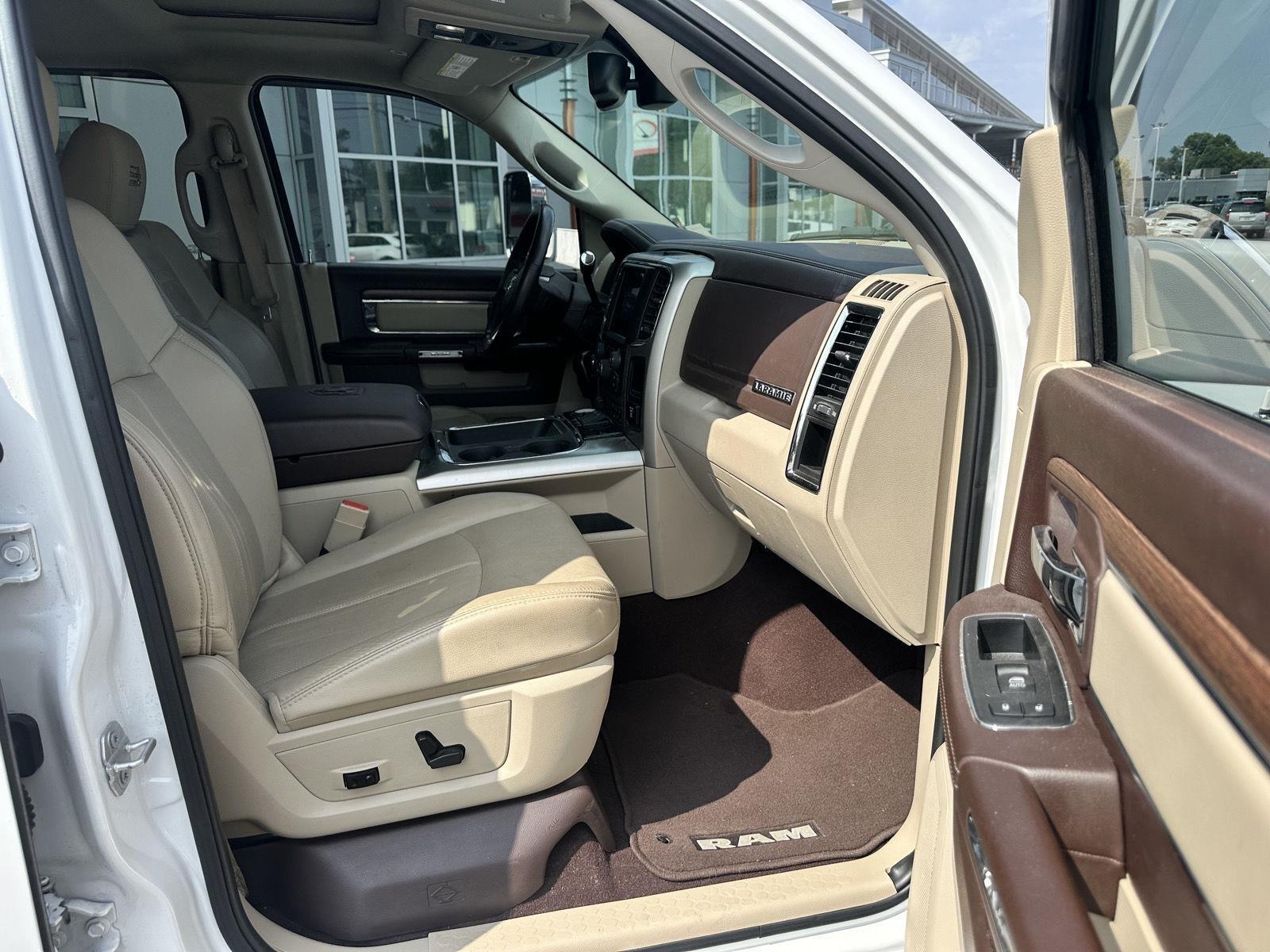 RAM 3500 Laramie Crew Cab LWB 4WD DRW 2018