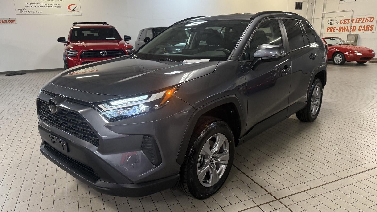 Toyota RAV4 Hybrid XLE 2025