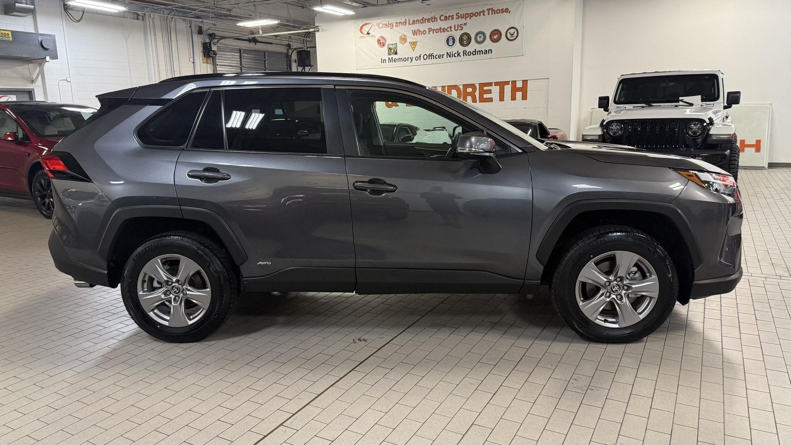 Toyota RAV4 Hybrid XLE 2025