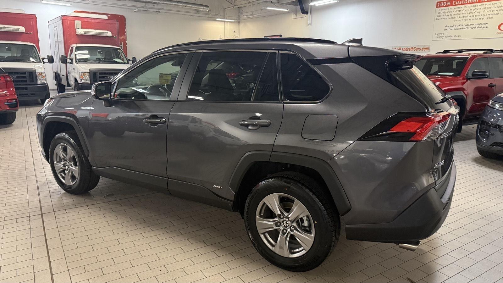 Toyota RAV4 Hybrid XLE 2025