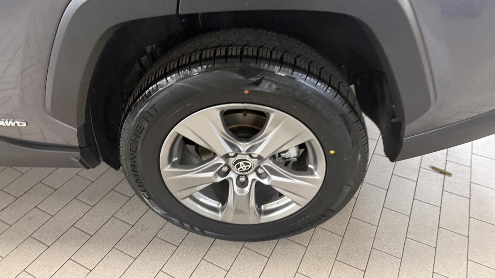 Toyota RAV4 Hybrid XLE 2025
