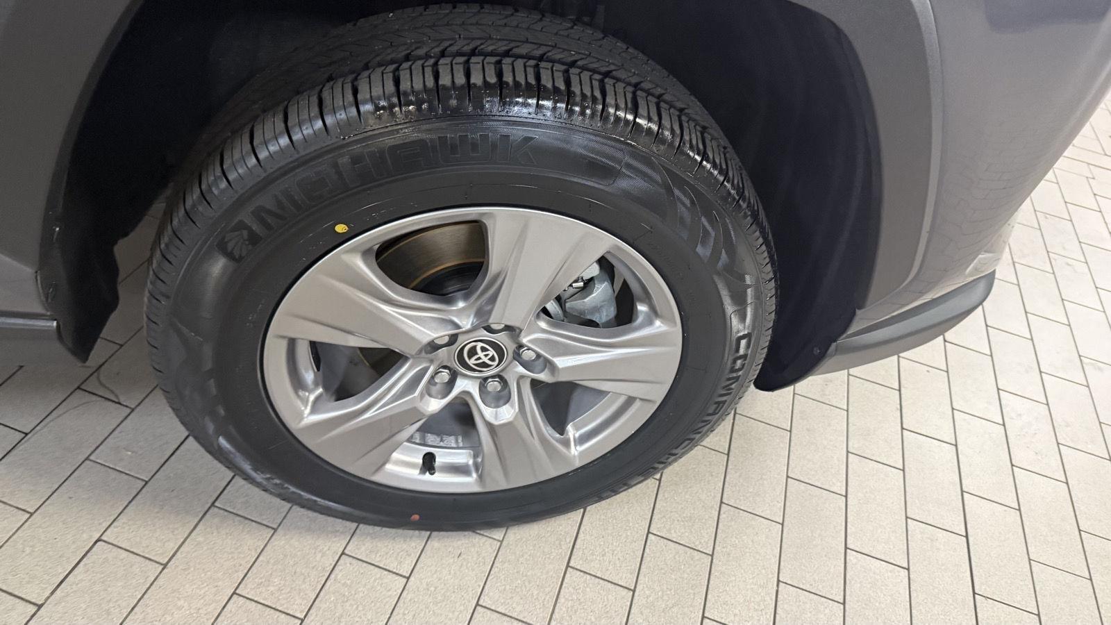 Toyota RAV4 Hybrid XLE 2025