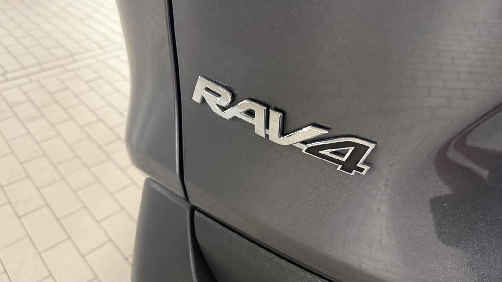 Toyota RAV4 Hybrid XLE 2025
