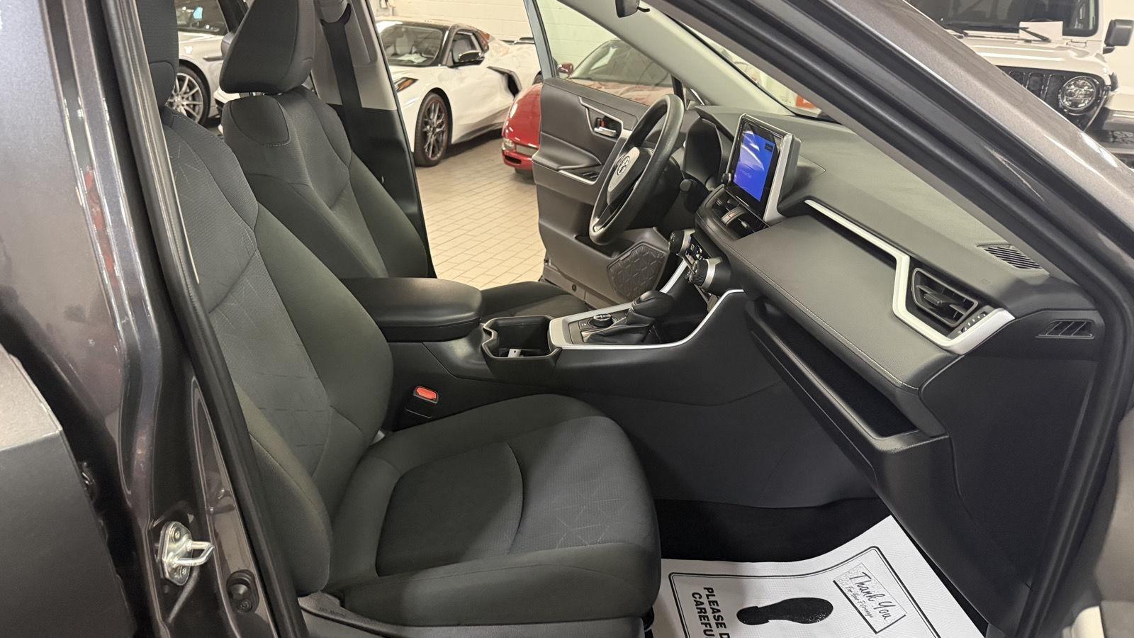 Toyota RAV4 Hybrid XLE 2025