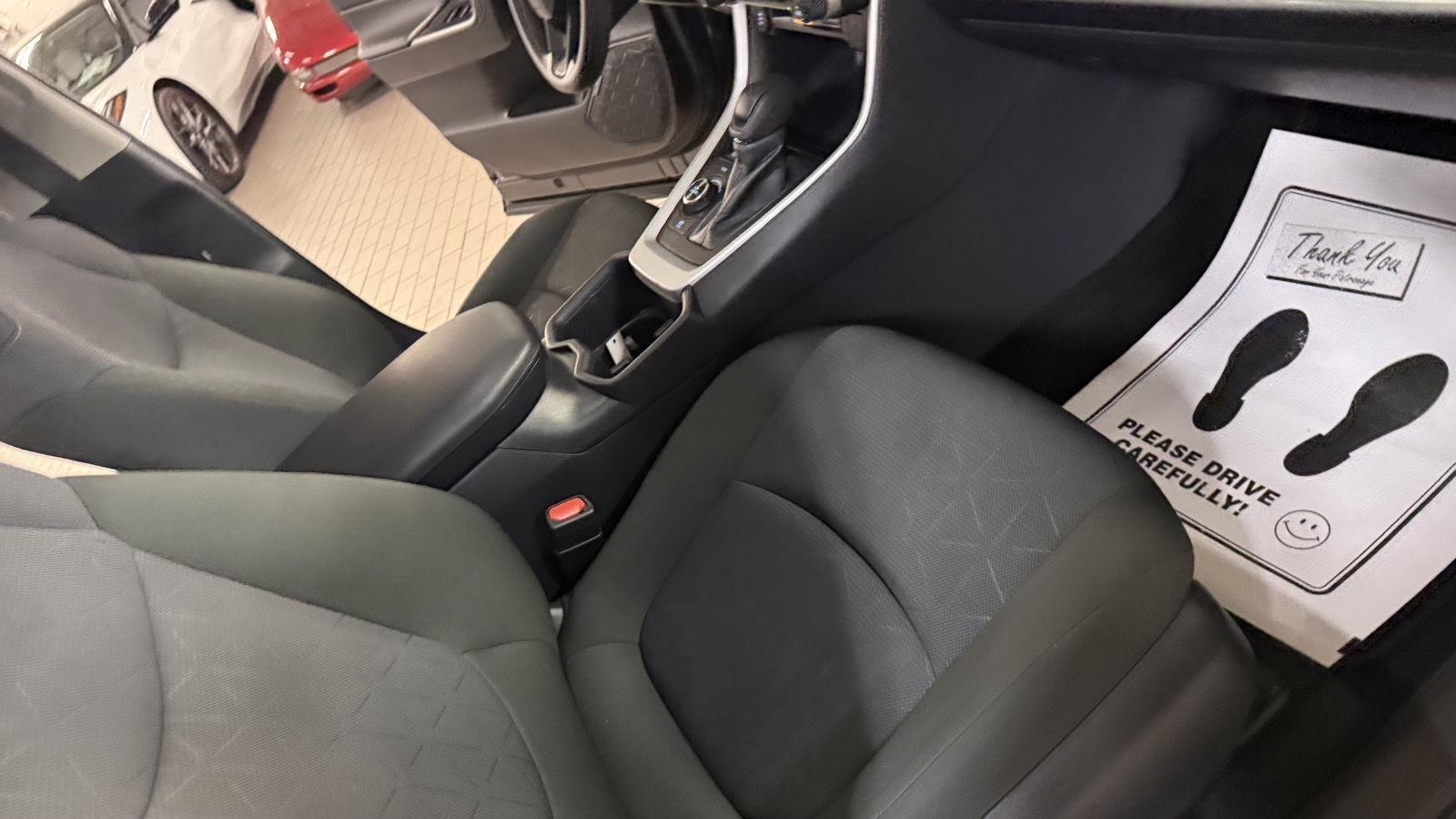 Toyota RAV4 Hybrid XLE 2025
