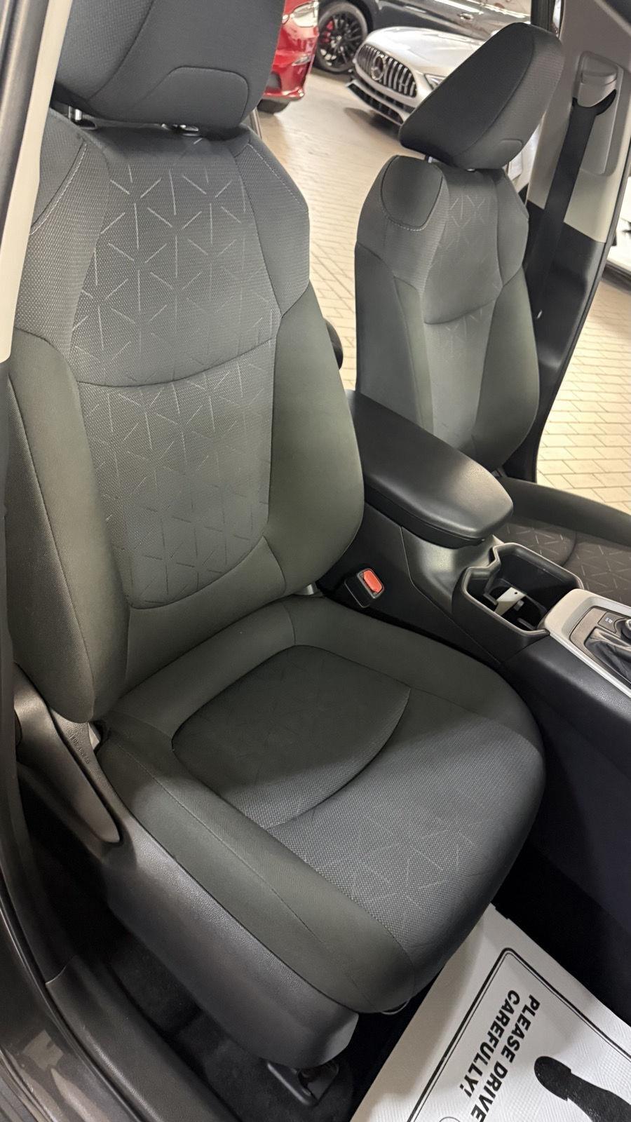 Toyota RAV4 Hybrid XLE 2025