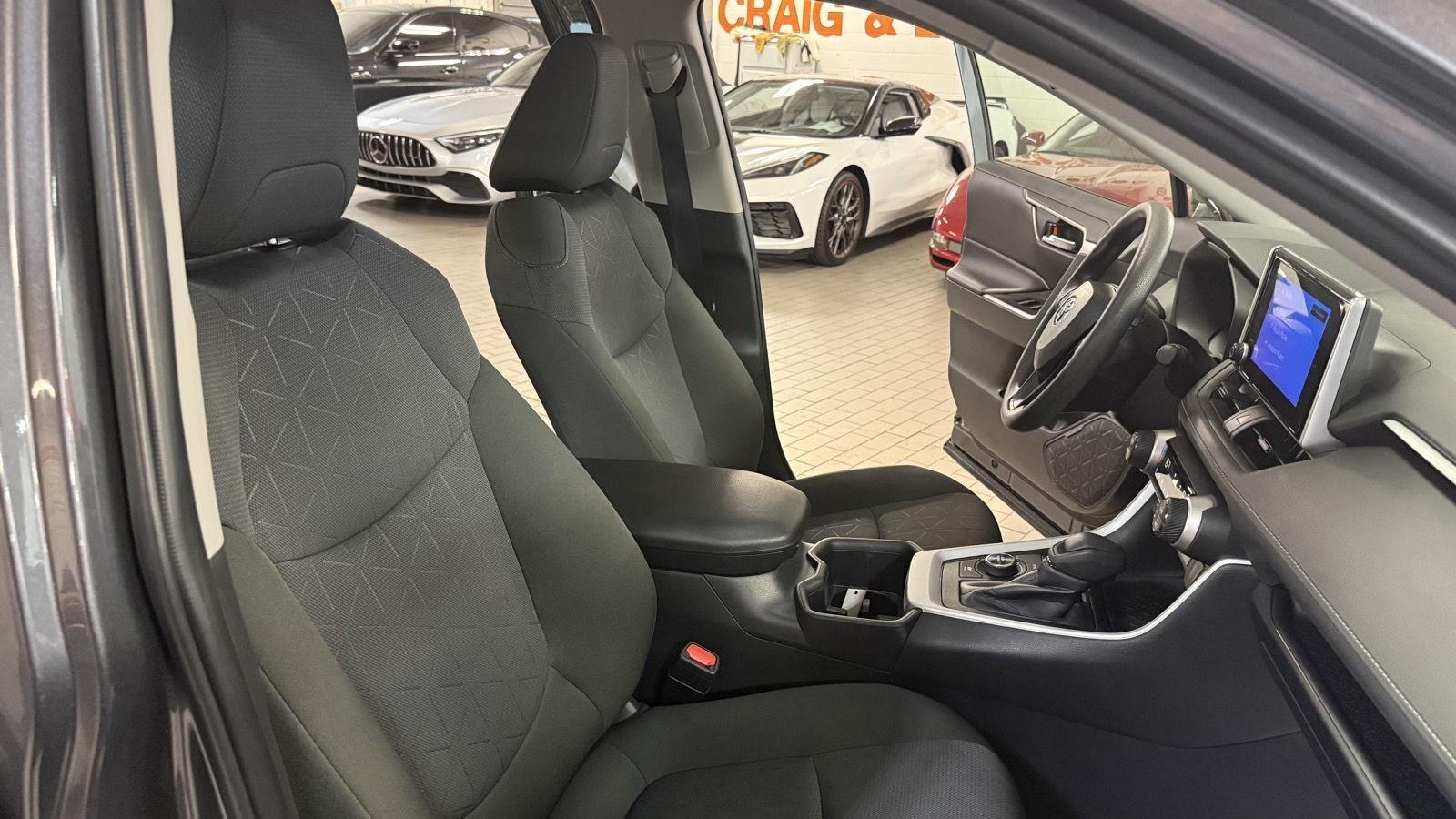 Toyota RAV4 Hybrid XLE 2025