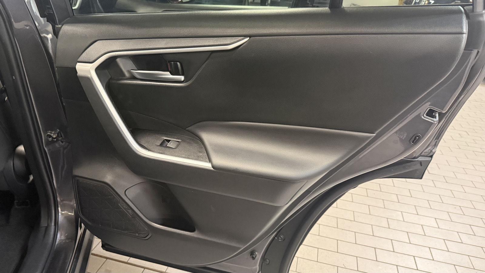 Toyota RAV4 Hybrid XLE 2025