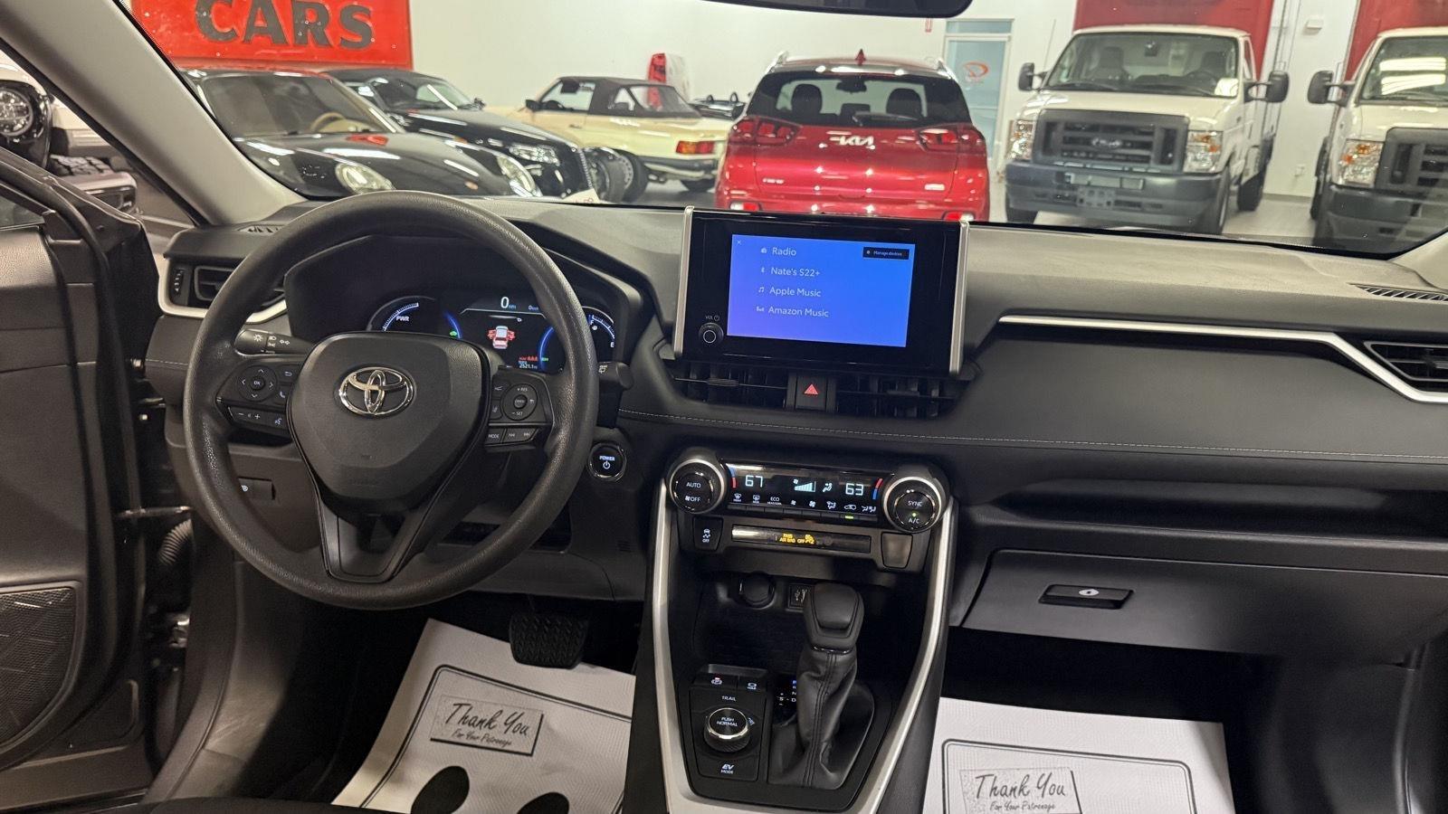 Toyota RAV4 Hybrid XLE 2025