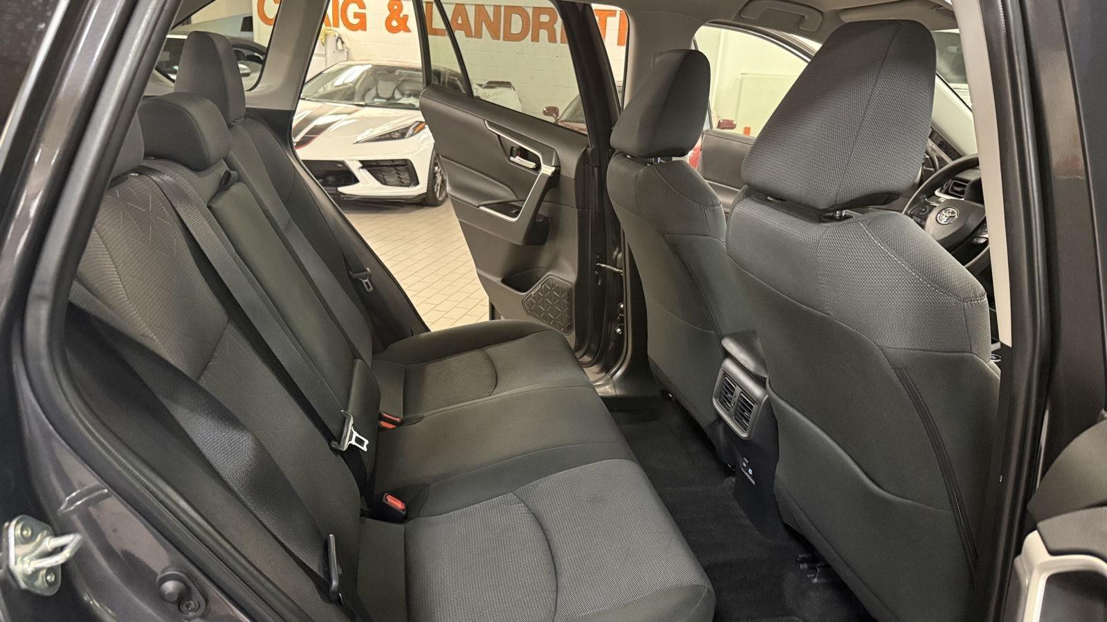 Toyota RAV4 Hybrid XLE 2025