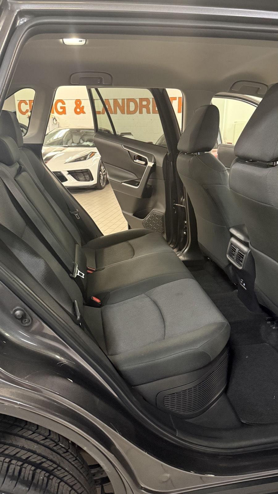 Toyota RAV4 Hybrid XLE 2025