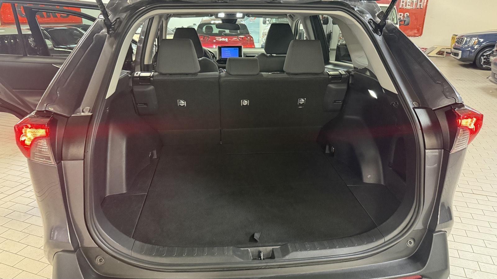 Toyota RAV4 Hybrid XLE 2025