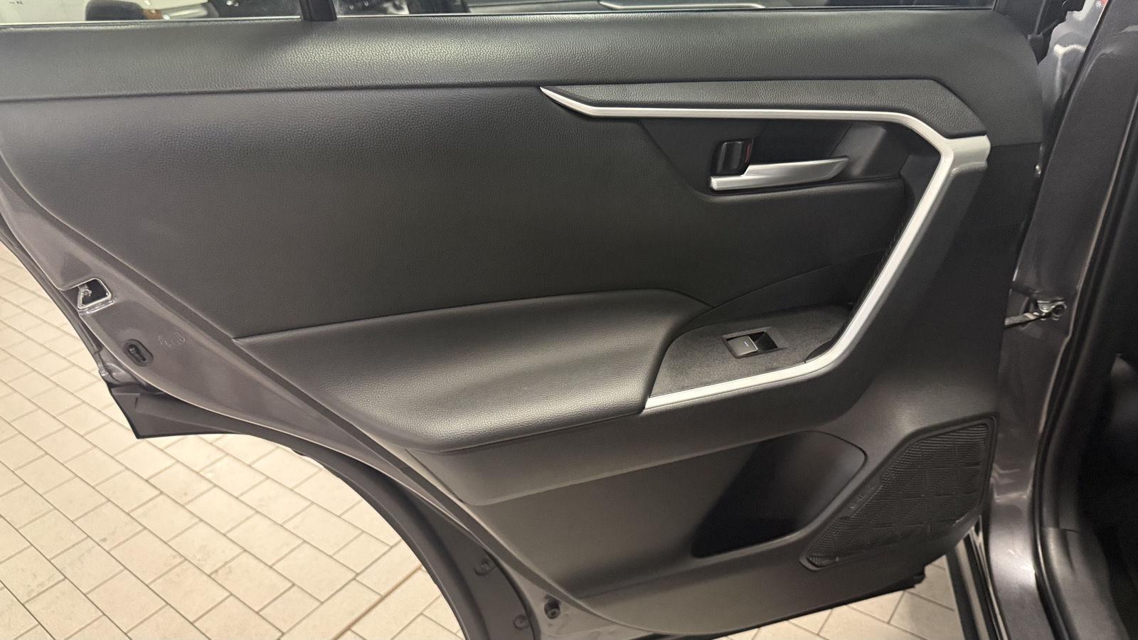 Toyota RAV4 Hybrid XLE 2025