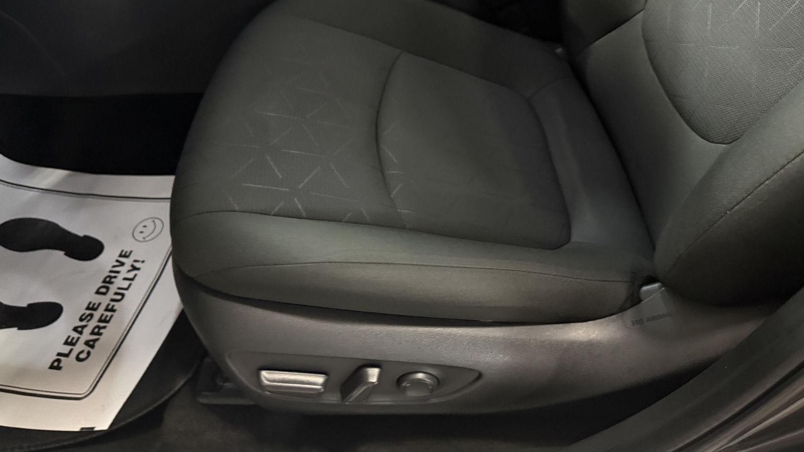 Toyota RAV4 Hybrid XLE 2025