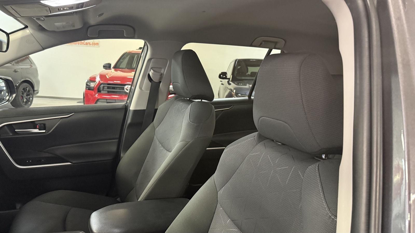 Toyota RAV4 Hybrid XLE 2025