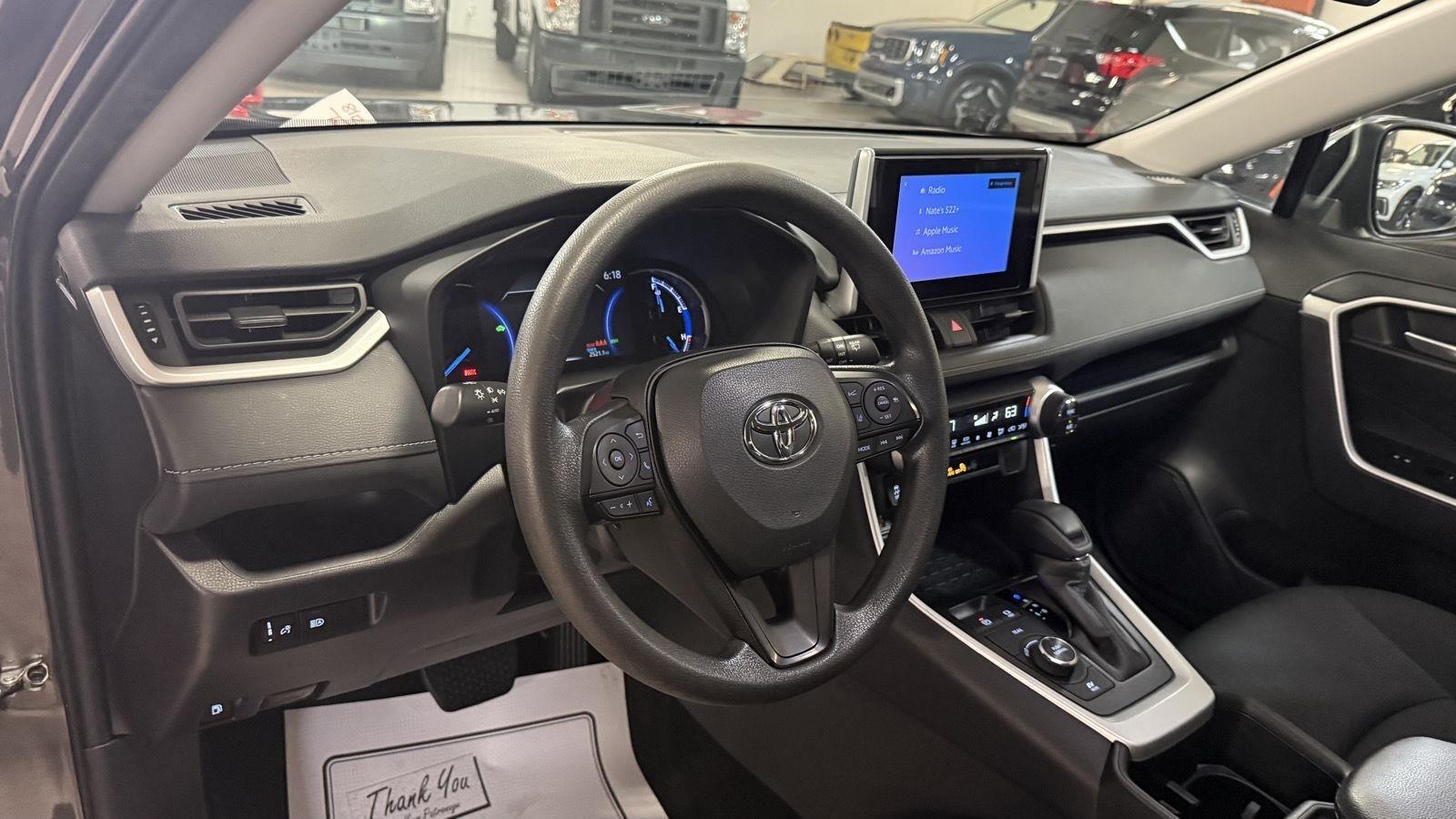 Toyota RAV4 Hybrid XLE 2025