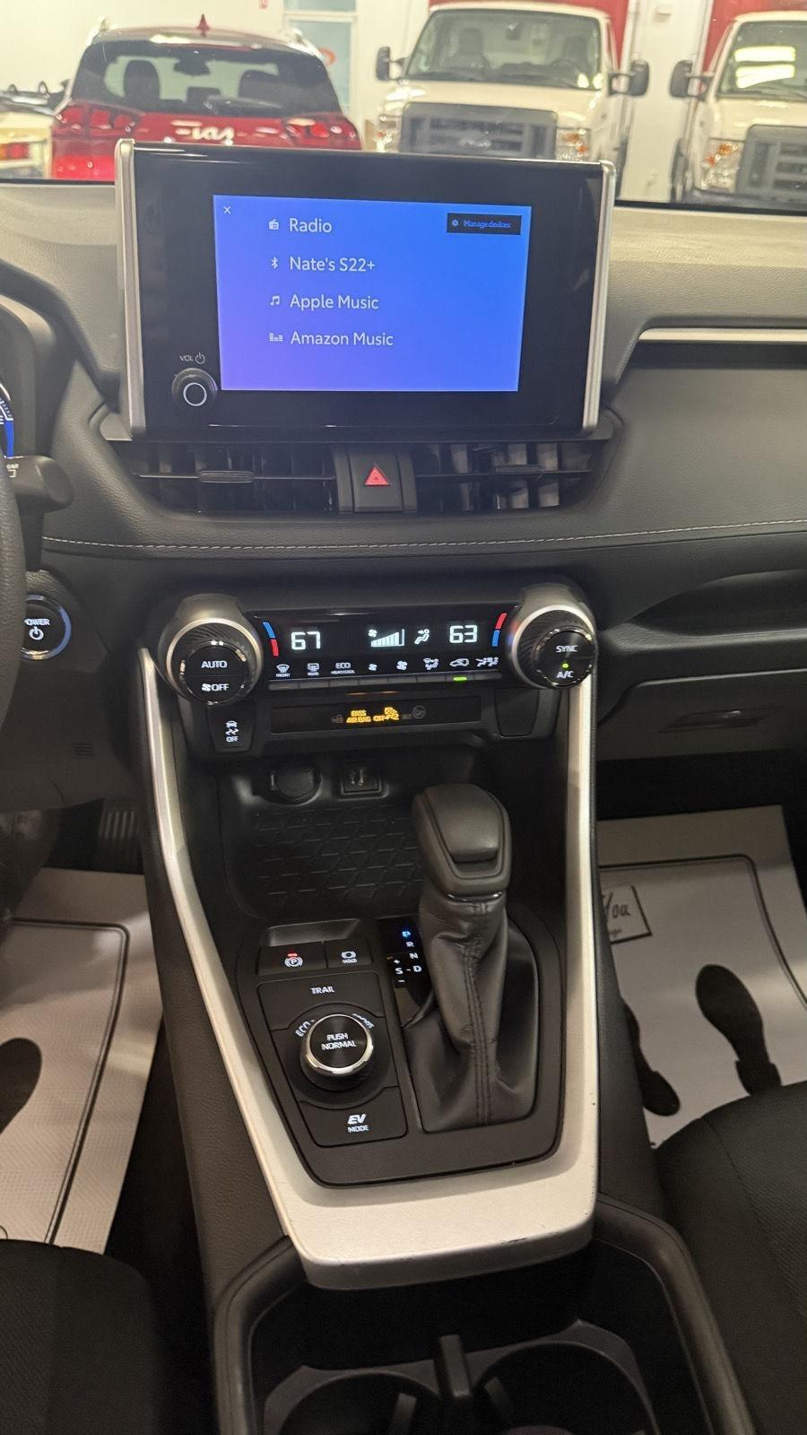 Toyota RAV4 Hybrid XLE 2025