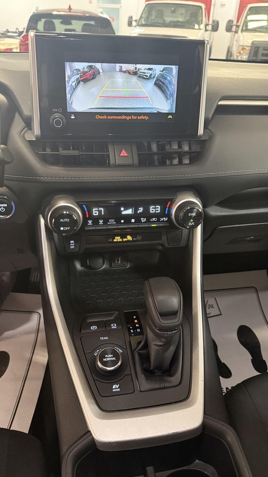 Toyota RAV4 Hybrid XLE 2025