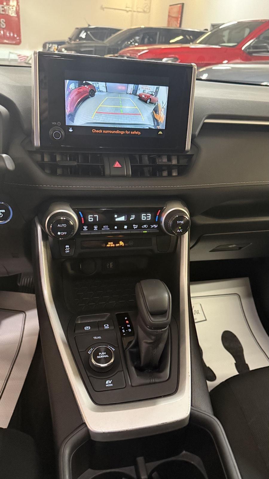 Toyota RAV4 Hybrid XLE 2025