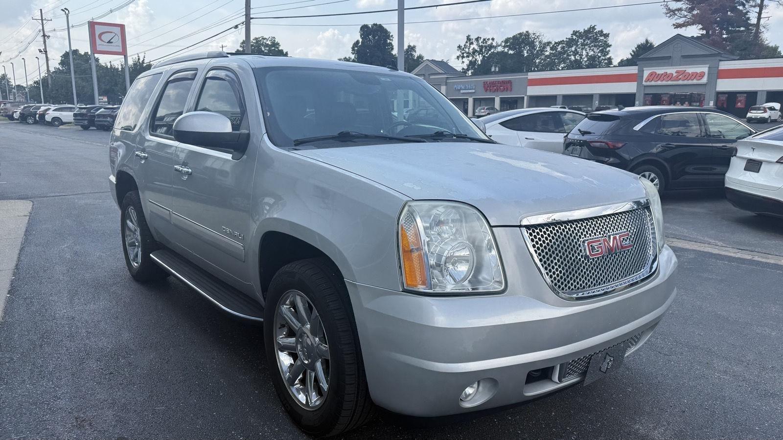 GMC Yukon Denali 4WD 2011