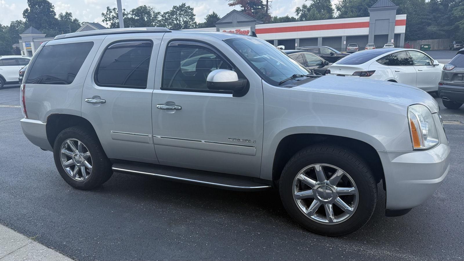 GMC Yukon Denali 4WD 2011