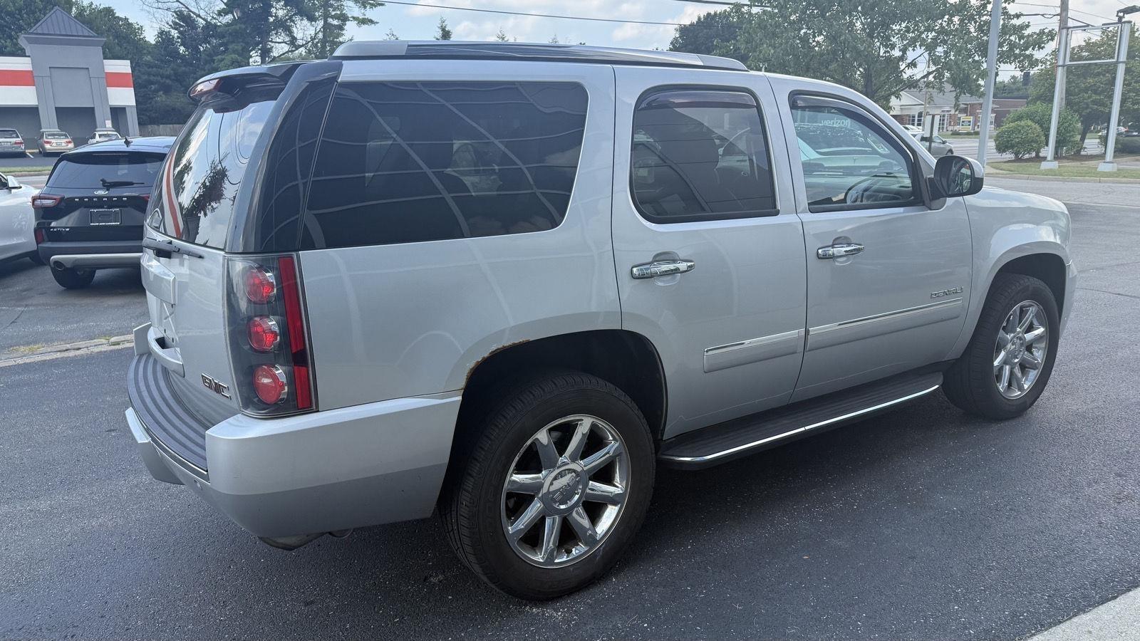 GMC Yukon Denali 4WD 2011