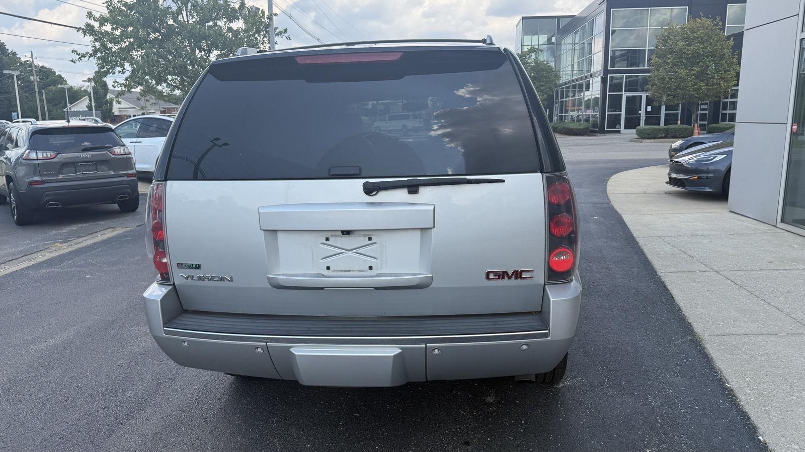 GMC Yukon Denali 4WD 2011