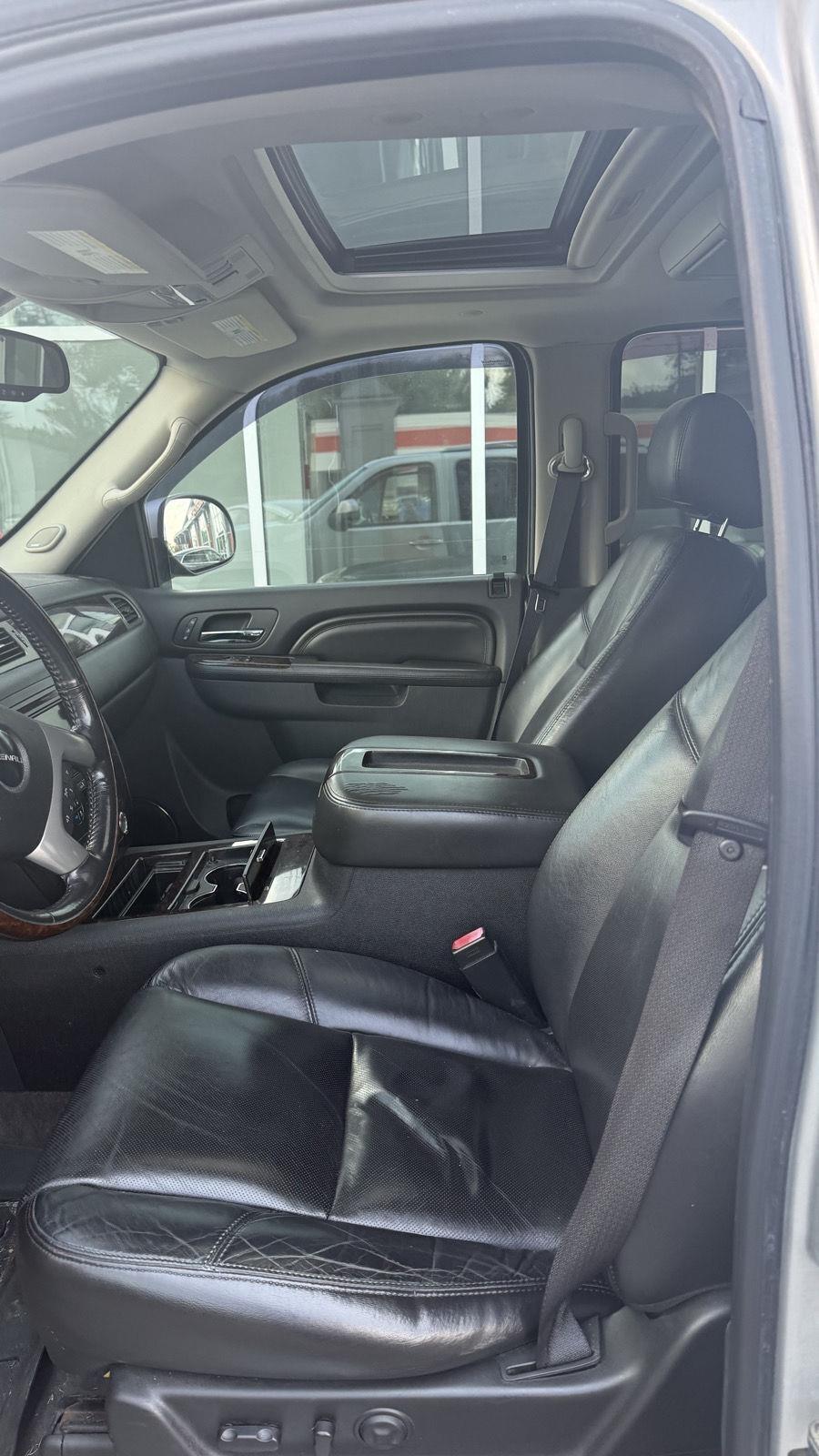 GMC Yukon Denali 4WD 2011
