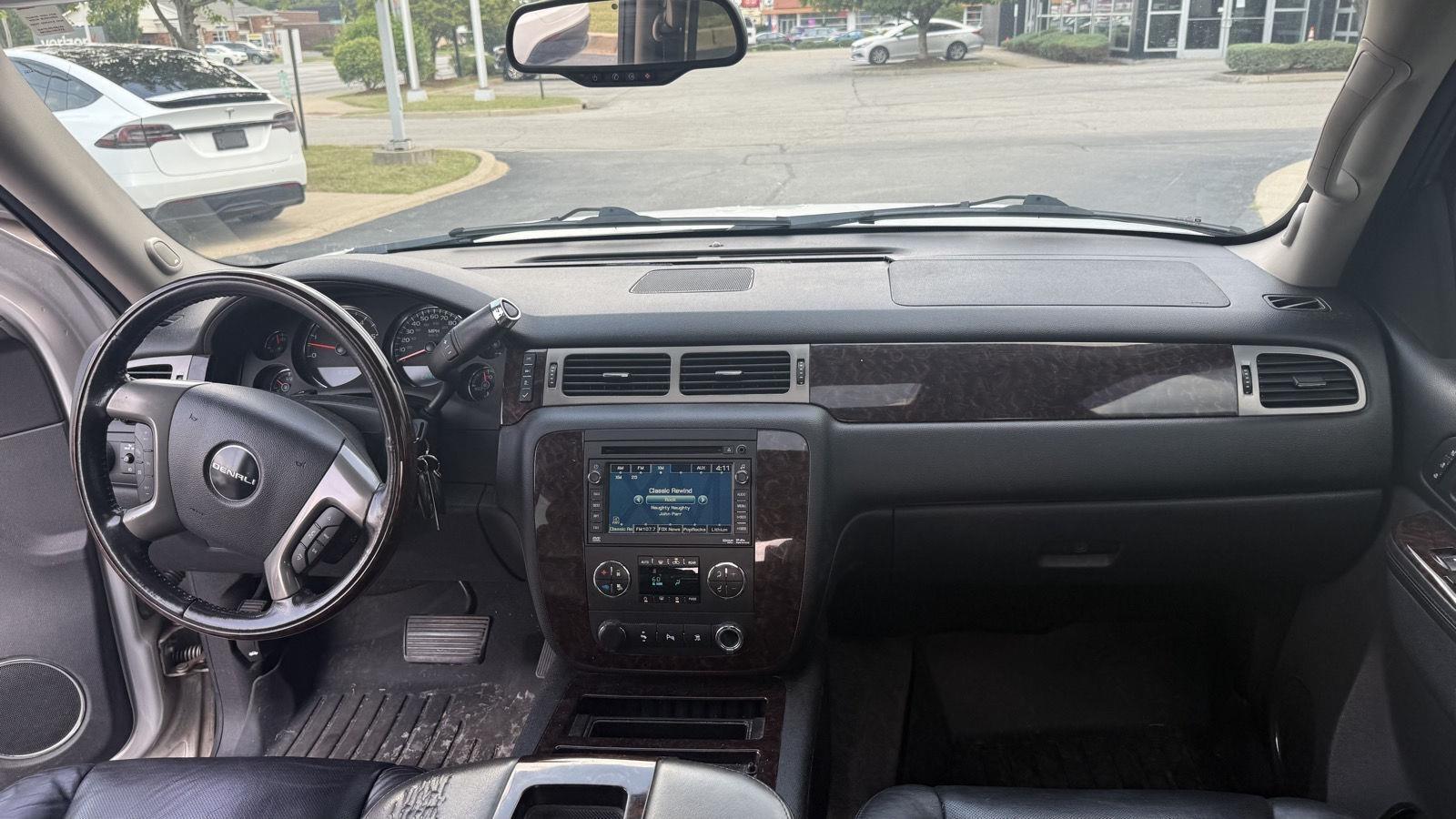 GMC Yukon Denali 4WD 2011