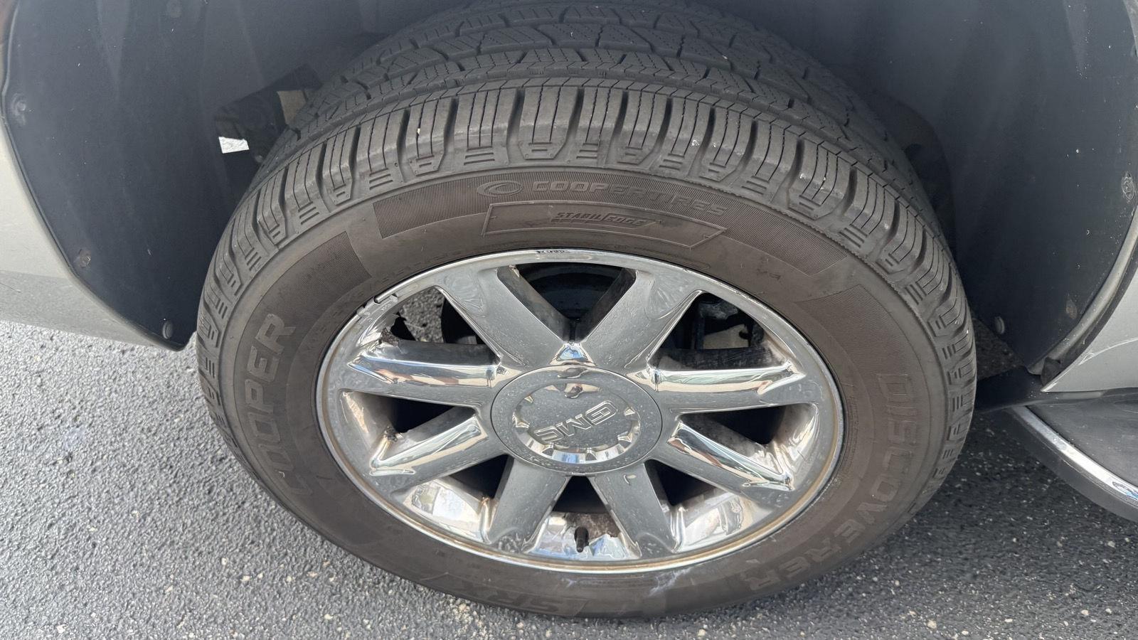 GMC Yukon Denali 4WD 2011