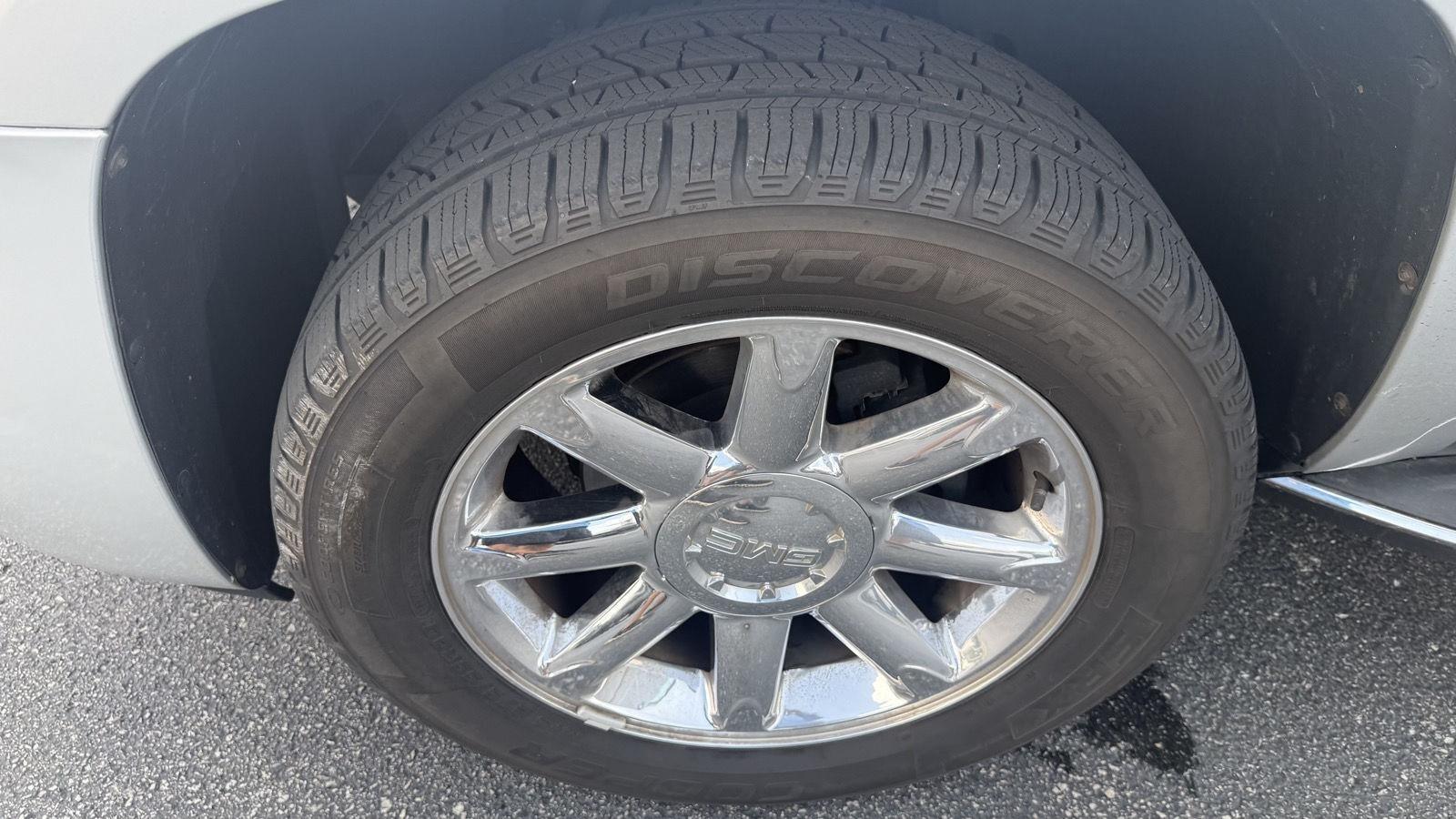 GMC Yukon Denali 4WD 2011