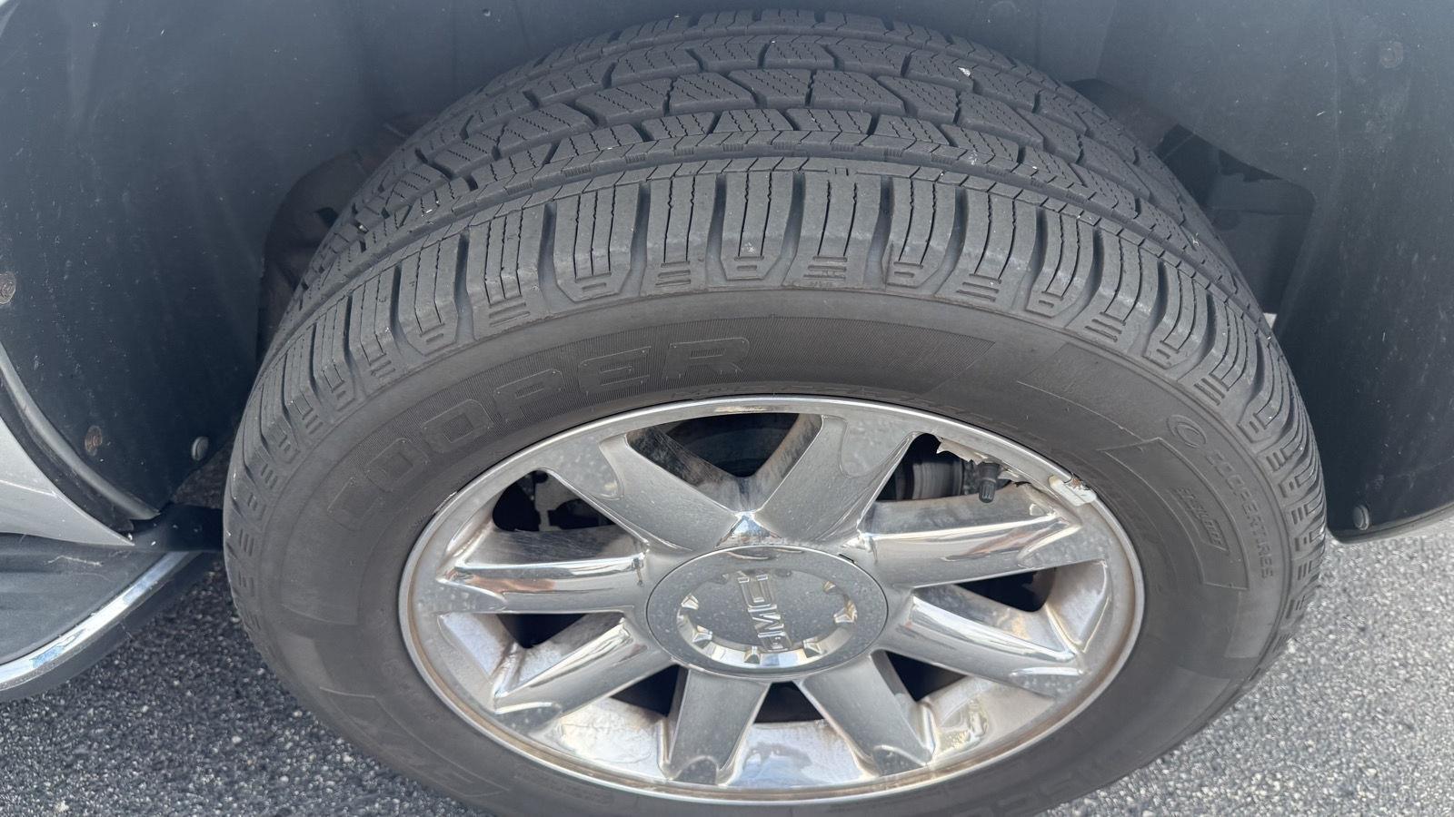 GMC Yukon Denali 4WD 2011