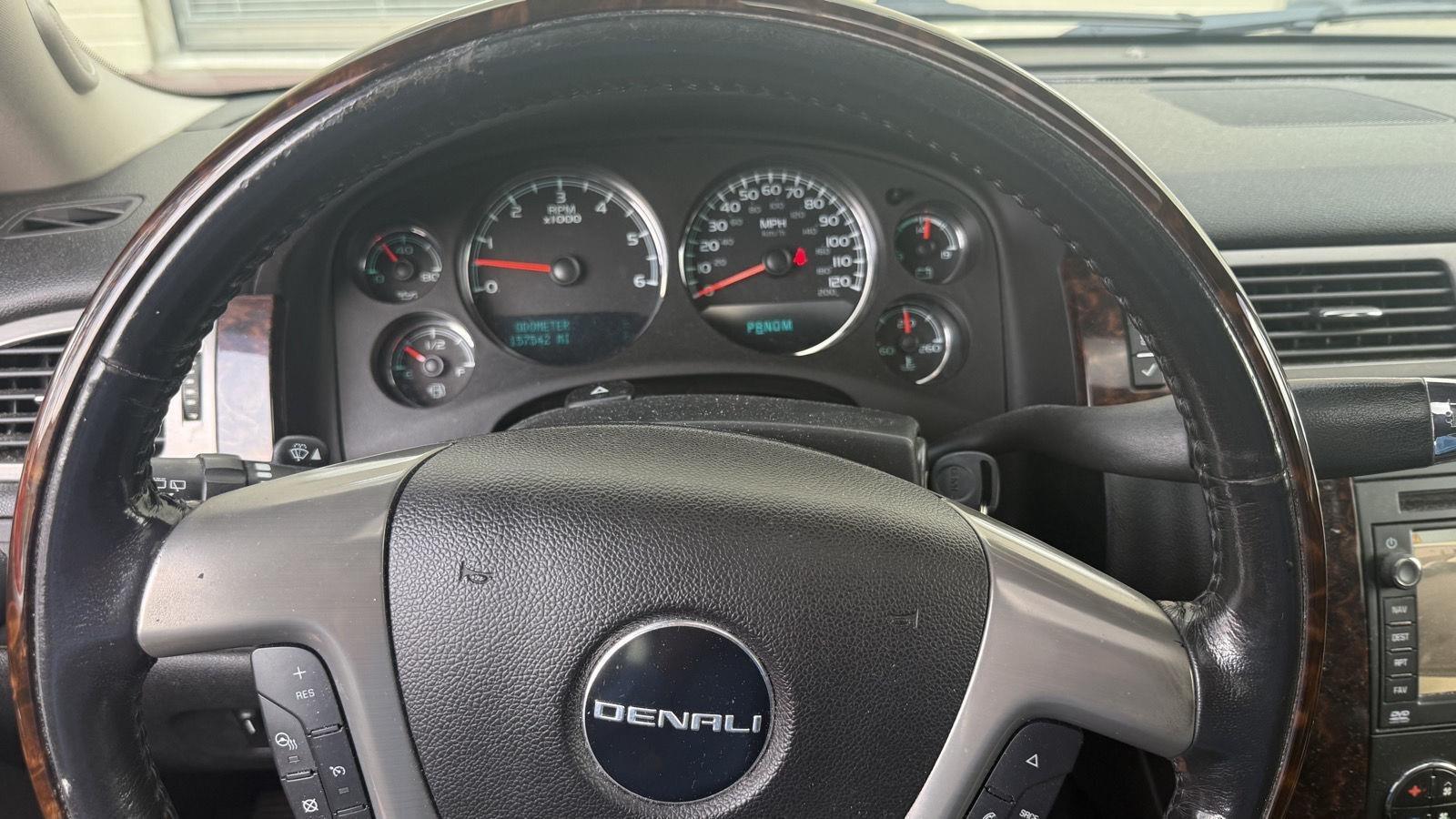 GMC Yukon Denali 4WD 2011