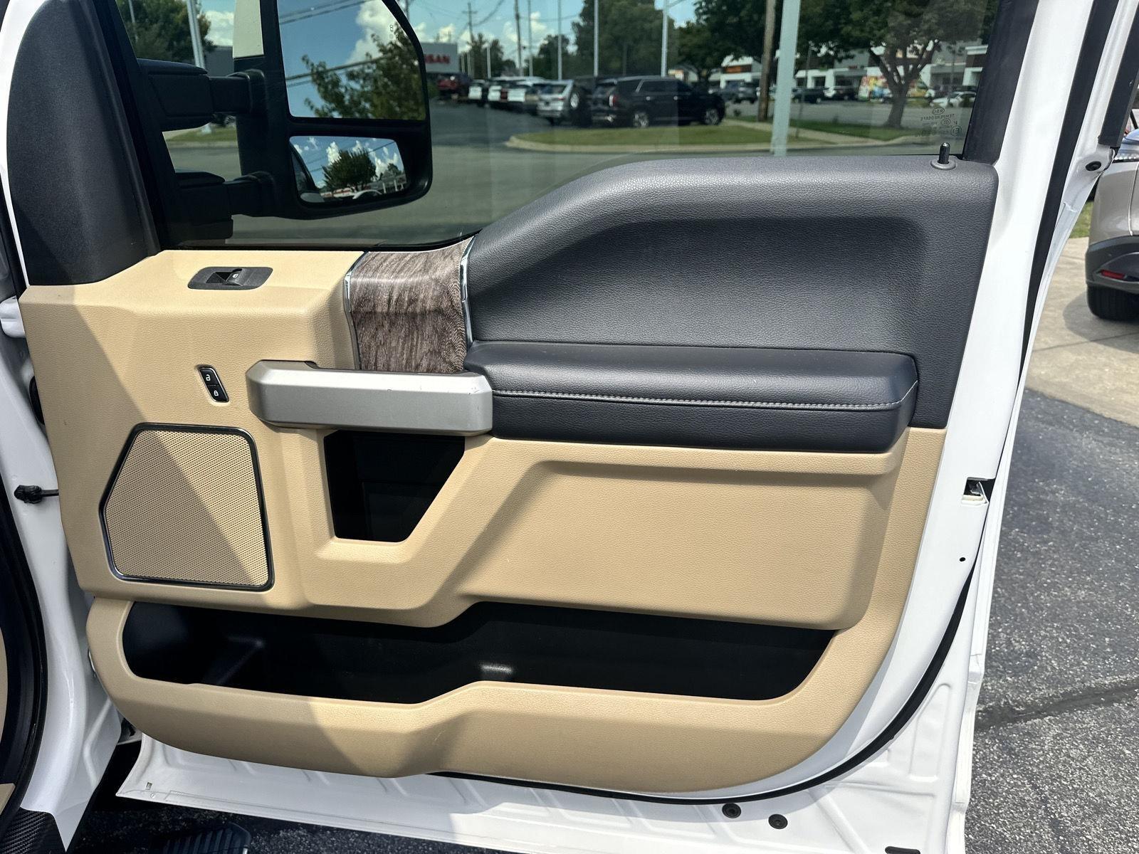 Ford F-250 SD Lariat Crew Cab 4WD 2018