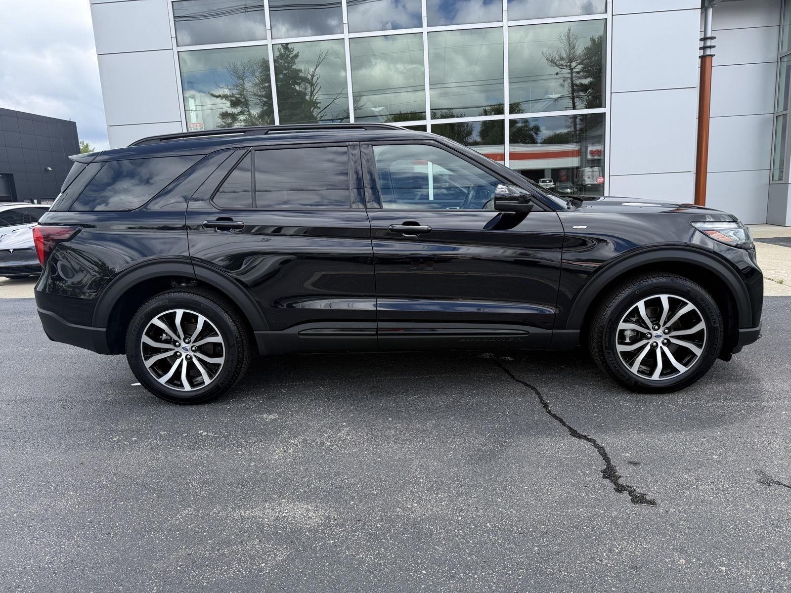2025 Ford Explorer ST-Line AWD