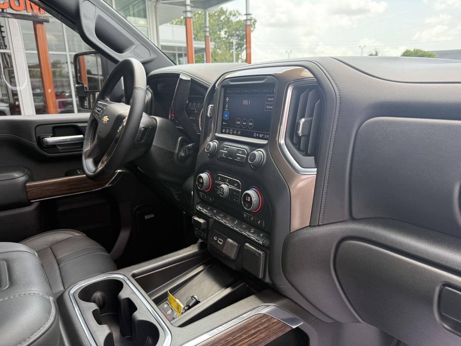 Chevrolet Silverado 2500HD High Country Crew Cab Long Box 4WD 2022